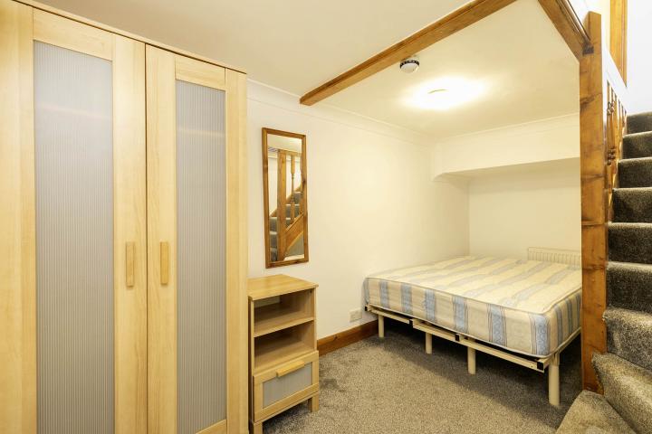 			1 Bedroom, 1 bath, 1 reception Flat			 Heathfield Park, Willesden Green (Council tax, Gas+ Water Included)